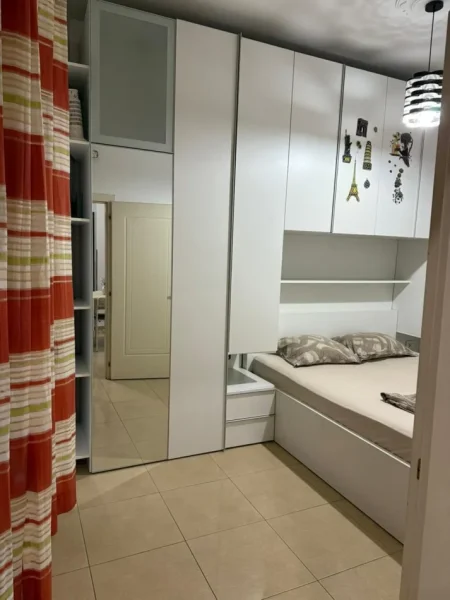Tirane, jepet me qera apartament 1+1 Kati 4, 75 m² 500 € (Tregu Elektrik)