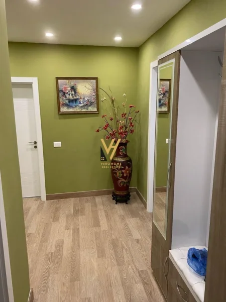 Tirane, shitet apartament 2+1+Ballkon Kati 3, 109 m² 209.000 € (AMBASADA JUGOSLLAVE)