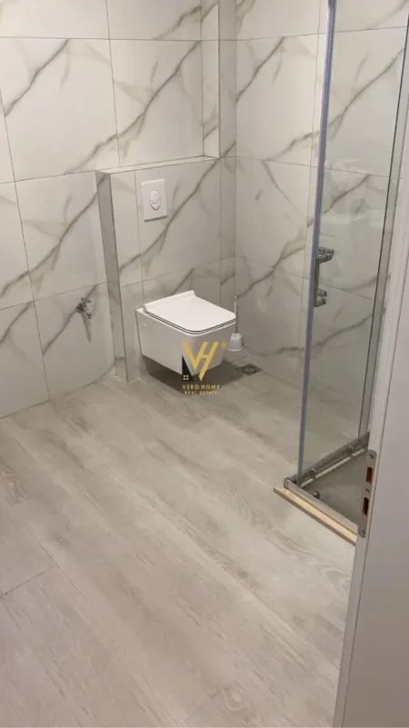 Tirane, shitet apartament 2+1+Ballkon Kati 3, 109 m² 209.000 € (AMBASADA JUGOSLLAVE)