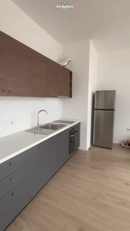 Tirane, jepet me qera apartament 1+1+Ballkon Kati 1, 60 m² 450 € (riza cerova)