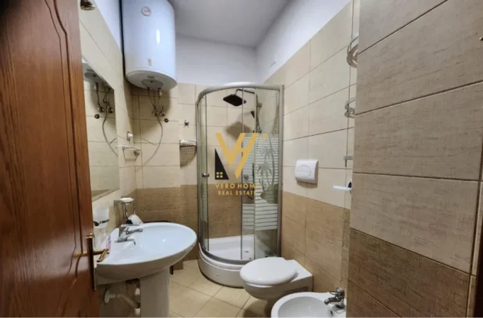 Tirane, jepet me qera apartament 2+1+Ballkon Kati 4, 100 m² 800 € (MYSLYM SHYRI)