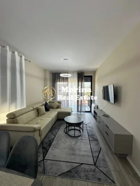 Tirane, jepet me qera apartament 2+1 Kati 3, 110 m² 750 € (Xhamllik)