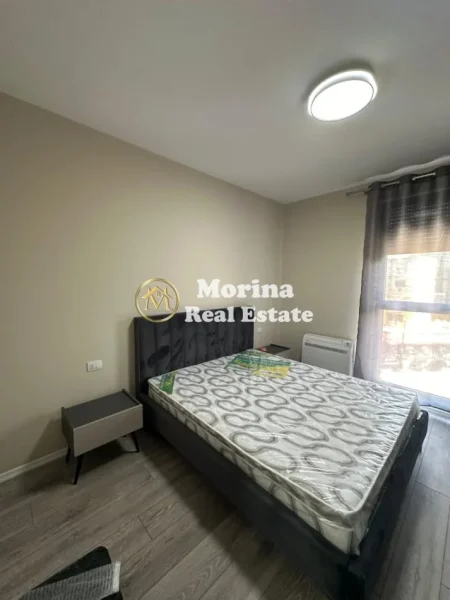 Tirane, jepet me qera apartament 2+1 Kati 3, 110 m² 750 € (Xhamllik)