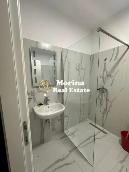 Tirane, jepet me qera apartament 2+1 Kati 3, 110 m² 750 € (Xhamllik)