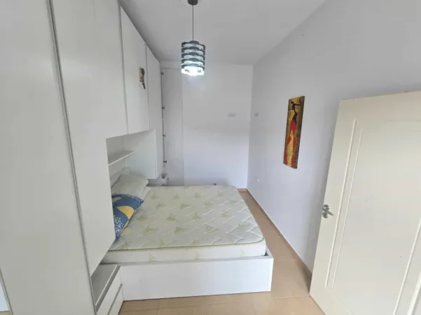 Tirane, jepet me qera apartament 1+1+Ballkon Kati 3, 65 m² 500 € (tregu elektrik)