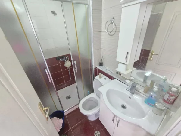 Tirane, jepet me qera apartament 1+1+Ballkon Kati 3, 65 m² 500 € (tregu elektrik)