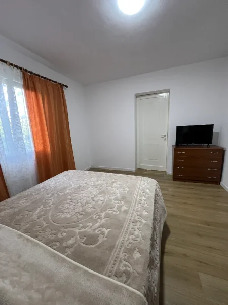 Tirane, jepet me qera apartament 1+1 Kati 1, 45 m² 300 € (Erdison gjergjo)