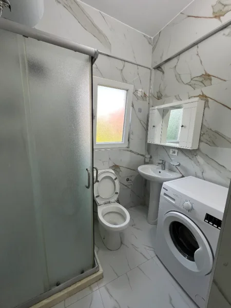 Tirane, jepet me qera apartament 1+1 Kati 1, 45 m² 300 € (Erdison gjergjo)