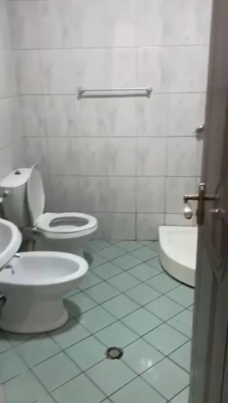 Tirane, jepet me qera apartament 1+1 Kati 2, 72 m² 330 € (Yzberisht)
