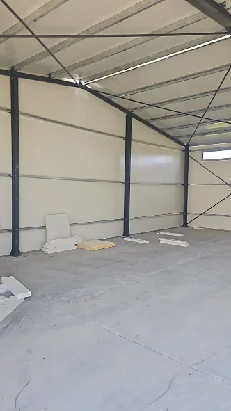 Tirane, jepet me qera magazine Kati 0, 220 m² 950 € 