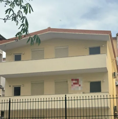 Shqiperi, jepet me qera Vile Vile 3 Katshe Kati 3, 780 m² 5.000 € (DON BOSKO)