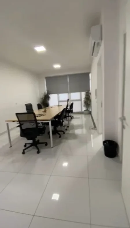 Tirane, jepet me qera ambjent biznesi Kati 2, 102 m² 1.200 € (Komuna e Parisit)