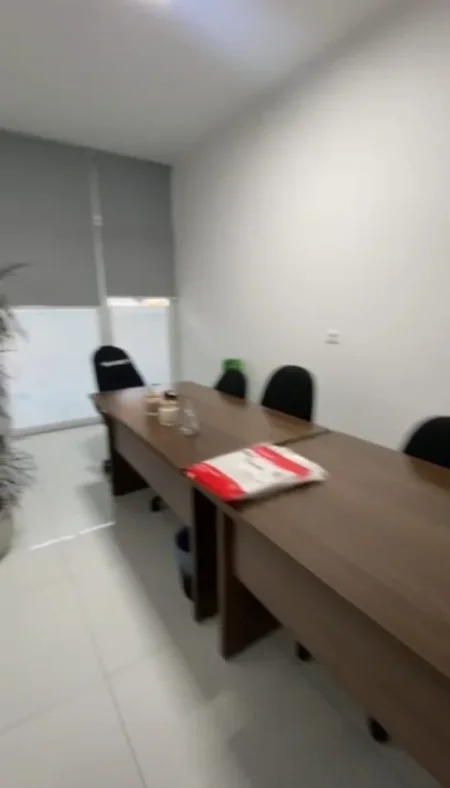 Tirane, jepet me qera ambjent biznesi Kati 2, 102 m² 1.200 € (Komuna e Parisit)