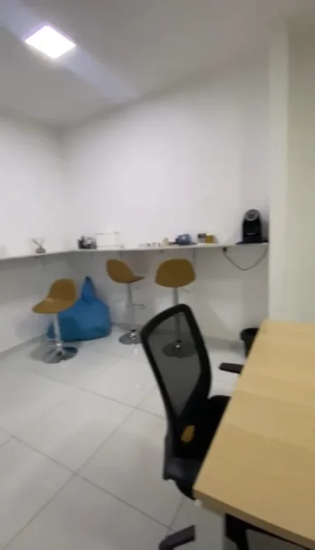 Tirane, jepet me qera ambjent biznesi Kati 2, 102 m² 1.200 € (Komuna e Parisit)