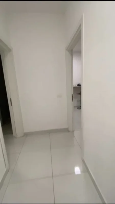 Tirane, jepet me qera ambjent biznesi Kati 2, 102 m² 1.200 € (Komuna e Parisit)