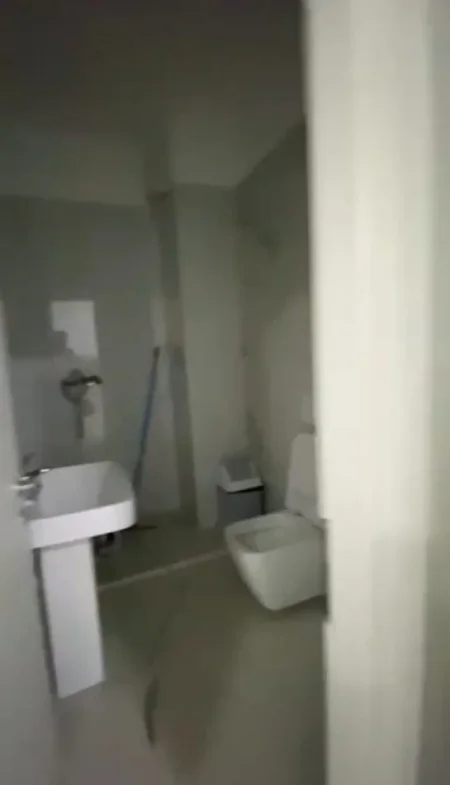Tirane, jepet me qera ambjent biznesi Kati 2, 102 m² 1.200 € (Komuna e Parisit)
