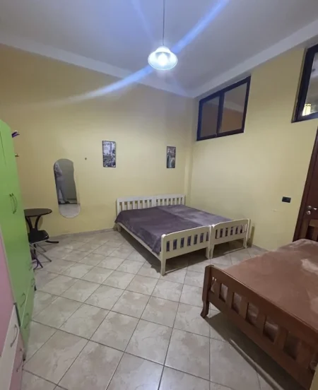 Tirane, jepet me qera apartament 1+1 Kati 1, 42 m² 350 € (Siri Kodra)