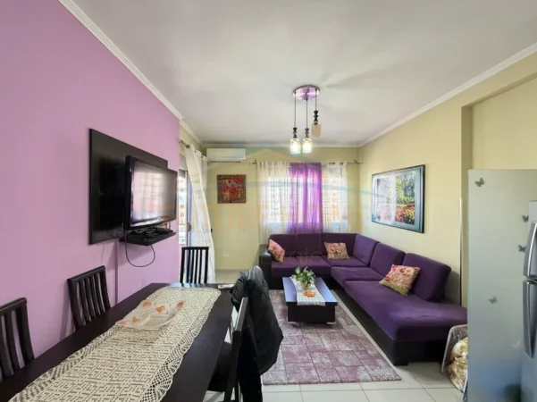 Tirane, jepet me qera apartament 2+1+Ballkon Kati 5, 83 m² 550 € (Unaza e Re)