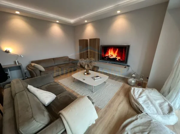 Tirane, jepet me qera apartament 2+1+Ballkon Kati 19, 150 m² 2.600 € (Stadiumi Arena)