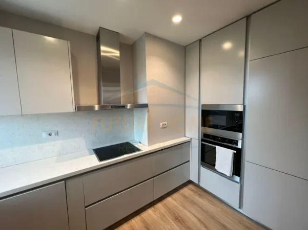 Tirane, jepet me qera apartament 2+1+Ballkon Kati 19, 150 m² 2.600 € (Stadiumi Arena)