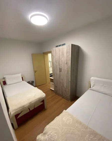 Tirane, jepet me qera apartament 2+1+Aneks+Ballkon Kati 4, 100 m² 600 € (rruga mine peza)
