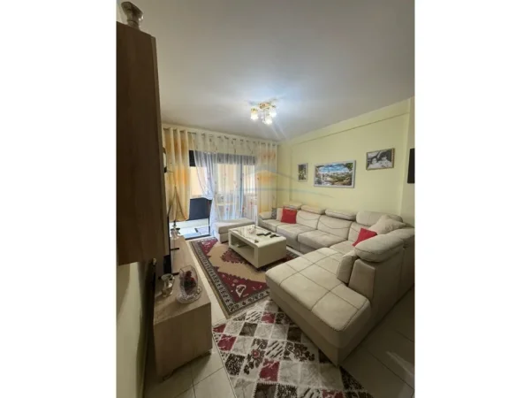 Tirane, jepet me qera apartament 2+1+Ballkon Kati 7, 82 m² 600 € (Unaza e Re)