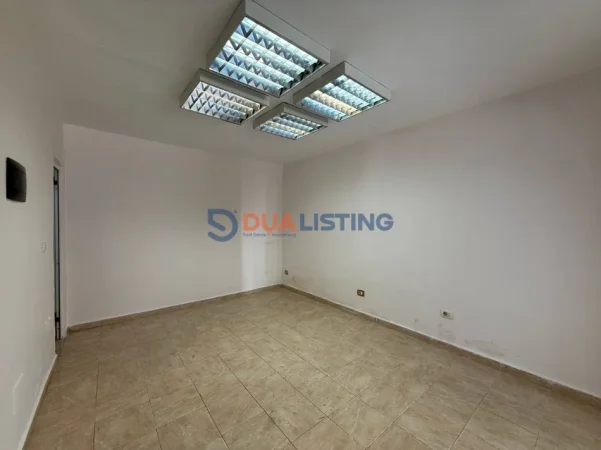 Tirane, shitet dyqan Kati 0, 60 m² 240.000 € (rruga e kavajes , 21 Dhjetori)