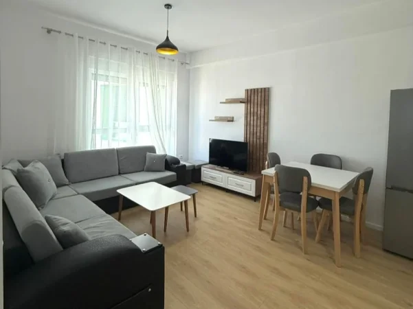 Tirane, jepet me qera apartament 1+1+Ballkon Kati 7, 65 m² 450 € 