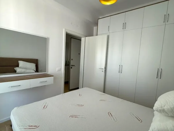 Tirane, jepet me qera apartament 1+1+Ballkon Kati 7, 65 m² 450 € 