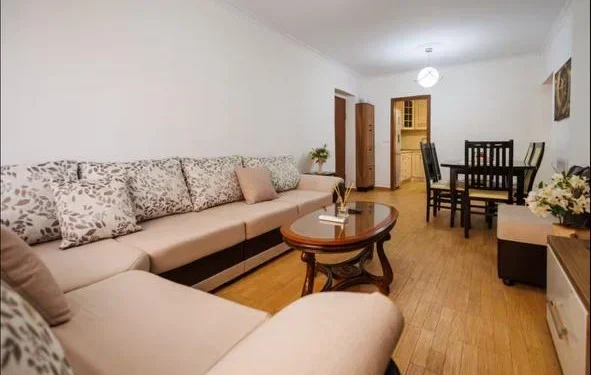 Tirane, jepet me qera apartament 4+1+Aneks+Ballkon , 160 m² 1.200 € (rruga e durresit)