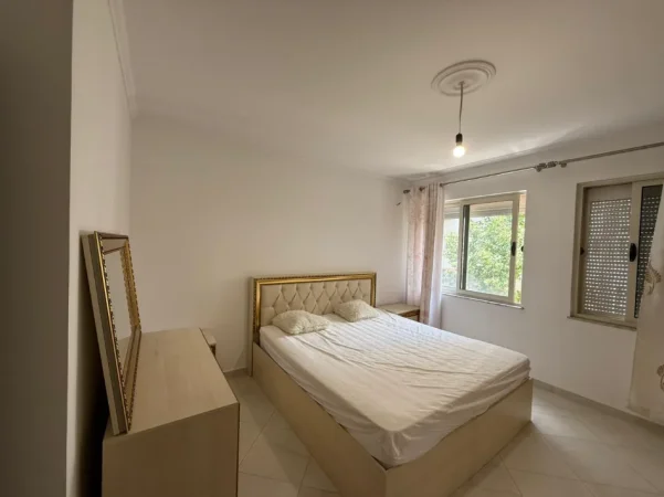 Tirane, jepet me qera apartament 2+1+Ballkon Kati 3, 90 m² 550 € (Grand Gallery)