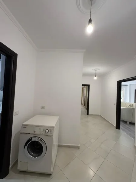 Tirane, jepet me qera apartament 2+1+Ballkon Kati 3, 90 m² 550 € (Grand Gallery)