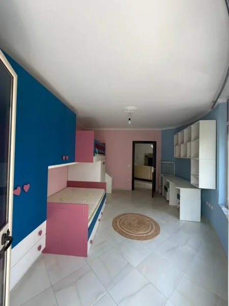 Tirane, jepet me qera apartament 2+1+Ballkon Kati 3, 90 m² 550 € (Grand Gallery)
