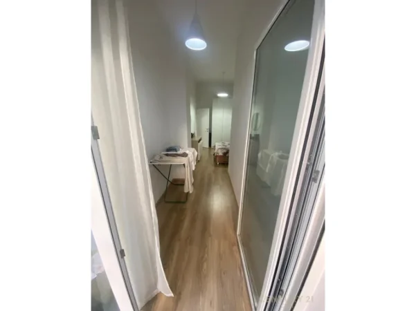Tirane, jepet me qera apartament 1+1+Ballkon Kati 1, 70 m² 550 € (Rruga Peti)