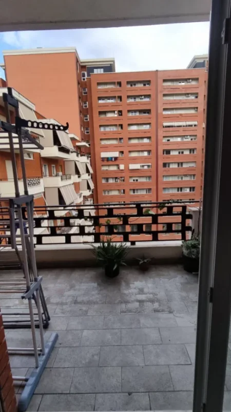 Tirane, jap me qera apartament 2+1+Ballkon , 80 m² 550 € (Rr.Bedri Karapici perball spitalit American 3)