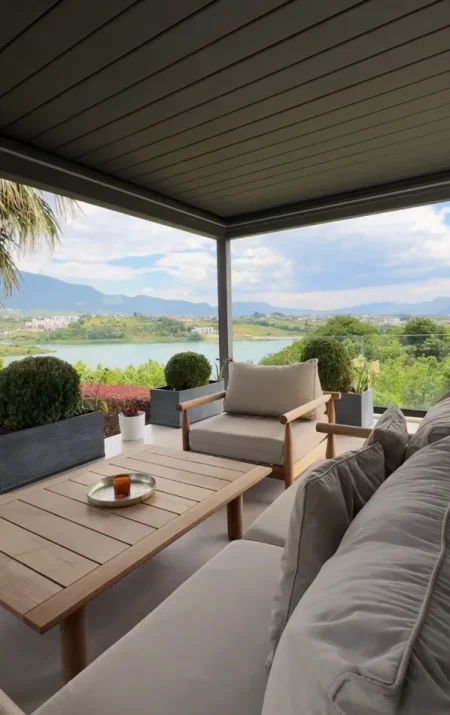 Tirane, jepet me qera Vile Kati 4, 420 m² 5.000 € (Liqeni i Farkës)