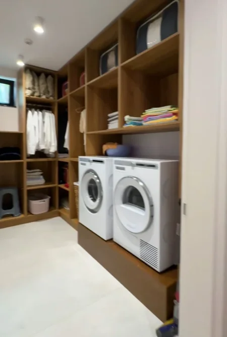 Tirane, jepet me qera Vile Kati 4, 420 m² 5.000 € (Liqeni i Farkës)