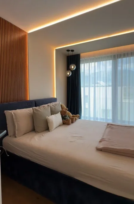 Tirane, jepet me qera Vile Kati 4, 420 m² 5.000 € (Liqeni i Farkës)