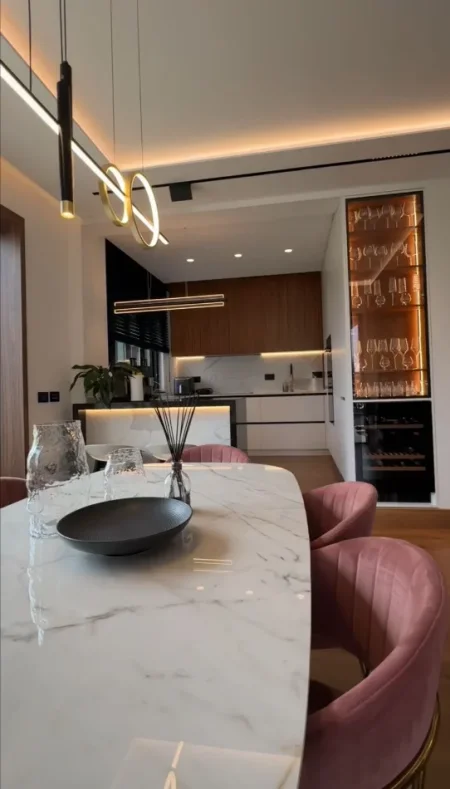 Tirane, jepet me qera Vile Kati 4, 420 m² 5.000 € (Liqeni i Farkës)
