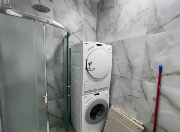 Tirane, jepet me qera apartament 1+1 Kati 5, 62 m² 650 € (ALI DEMI)