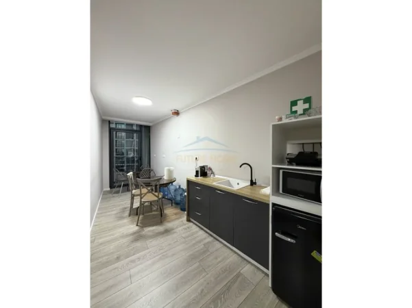 Tirane, jepet me qera ambjent biznesi Kati 6, 270 m² 6.000 € (LAKE VIEW RESIDENCE , Liqeni Artificial)