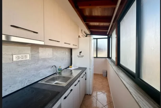 Tirane, jepet me qera apartament 2+1 Kati 5, 80 m² 800 € (SELVIA)