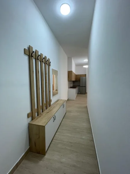 Tirane, jepet me qera apartament 1+1+Ballkon Kati 3, 75 m² 750 € (Kompleksi Delijorgji)