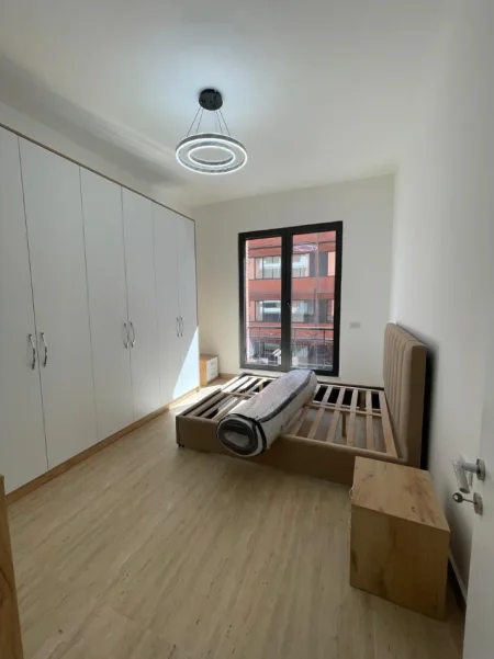 Tirane, jepet me qera apartament 1+1+Ballkon Kati 3, 75 m² 750 € (Kompleksi Delijorgji)