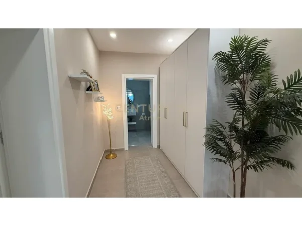 Tirane, jepet me qera Vile Vile 2 Katshe Kati 0, 402 m² 2.800 € (sauk)