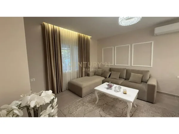 Tirane, jepet me qera Vile Vile 2 Katshe Kati 0, 402 m² 2.800 € (sauk)