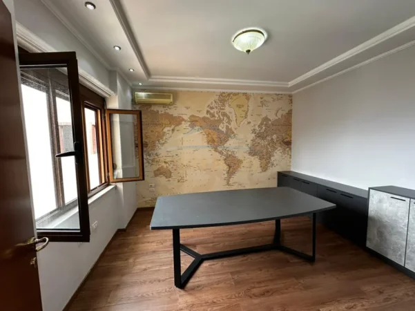 Tirane, jepet me qera zyre , 125 m² 2.300 € (Bllok)