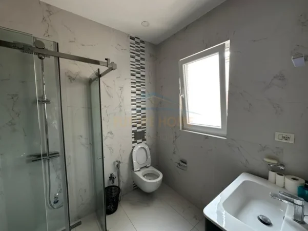 Tirane, jepet me qera zyre , 125 m² 2.300 € (Bllok)