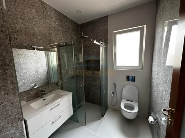 Tirane, jepet me qera zyre , 125 m² 2.300 € (Bllok)