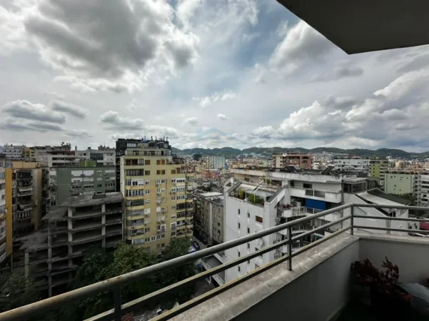Tirane, jepet me qera zyre , 125 m² 2.300 € (Bllok)